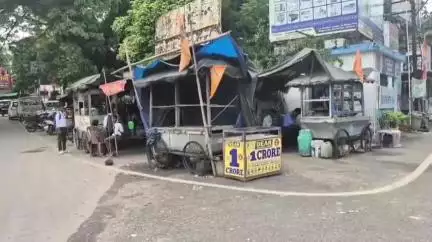 রাজগঞ্জ: চালসা গোলাই এলাকায় ফুটপাতে থাকা দোকানদারদের সরানোর নির্দেশ  মেটেলি থানার পুলিশের,আতঙ্কে ব্যবসায়ীরা