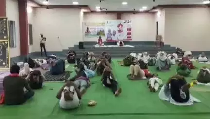 तमनार: अंतर्राष्ट्रीय योग दिवस पर मंगलम भवन तमनार में आयोजित हुआ योगाभ्यास कार्यक्रम