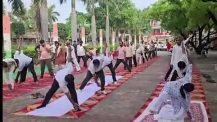 रसूलाबाद: आर पी एस इण्टर कॉलेज परिसर में अंतरराष्ट्रीय योग दिवस पर योग शिविर का आयोजन, विधायक और तहसील अधिकारी रहे मौजूद