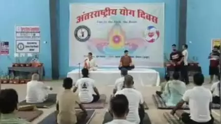 नूरपुर: नूरपुर के अटल इंडोर स्टेडियम पर योग दिवस का कार्यक्रम, सांसद राजीव भारद्वाज और नूरपुर विधायक रणबीर निक्का रहे उपस्थित