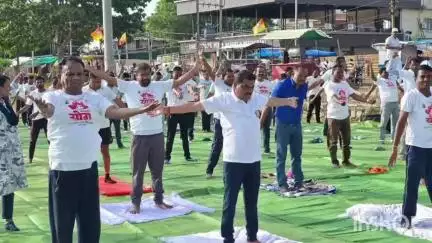 लोहंडीगुडा: अंतर्राष्ट्रीय योग दिवस पर चित्रकोट में आयोजित योग कार्यक्रम में विधायक विनायक गोयल शामिल हुए