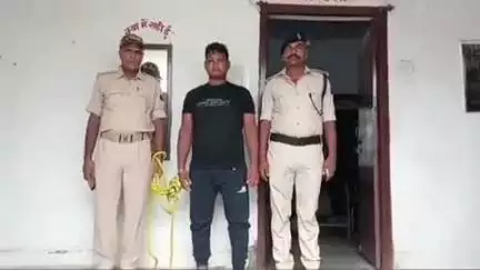 बंजरिया: बंजरिया पुलिस ने शराब के नशे में एक पियक्कड़ को थाना परिसर से गिरफ्तार कर न्यायिक हिरासत में शनिवार को भेजा