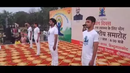 योग दिवस पर हिन्दुमलकोट के बीएसएफ ग्राउंड में जिला स्तरीय कार्यक्रम का आयोजन