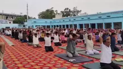 साढौरा: सढ़ौरा के हिन्दू सीनियर सेकेंडरी स्कूल में 11वां योग दिवस धूमधाम से मनाया गया
