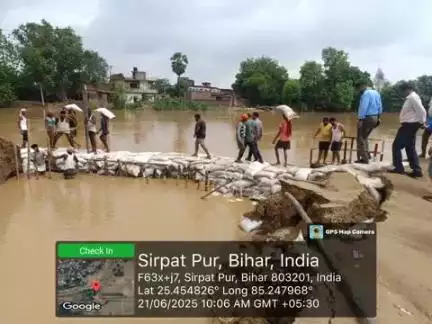 जिलाधिकारी, पटना डॉ. त्यागराजन एस.एम. को दूरभाष पर आज सुबह लगभग 6.30 बजे सूचना प्राप्त हुई कि फल्गु नदी का जल-स्तर  बढ़ने से पटना जिलान्तर्गत फतुहा एवं दनियावाँ में नदी का पानी बढ़ रहा है।