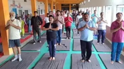 गुनौर: सरस्वती उच्चतर माध्यमिक विद्यालय गुनौर में 11वें अंतर्राष्ट्रीय योग दिवस पर विधानसभा स्तरीय योग कार्यक्रम आयोजित