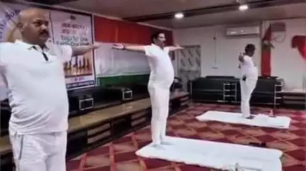 अकबरपुर: 11वें अंतर्राष्ट्रीय योग दिवस पर माती पुलिस लाइन में योग शिविर कार्यक्रम का हुआ आयोजन, पुलिस अधीक्षक भी हुए शामिल
