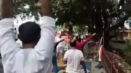 बांसी: रानी मोहभक्त राजे लक्ष्मी स्नान घाट पर पूर्व मंत्री और विधायक के नेतृत्व में किया गया योग