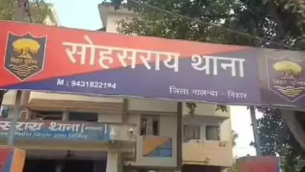 बिहार: मारपीट मामले में पुलिस ने न्यायालय के दो वारंटियों को बड़ी पहाड़ी से किया गिरफ्तार