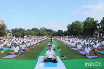 अन्तर्राष्ट्रीय योग दिवस के अवसर पर रिजर्व पुलिस लाइन पीलीभीत में पुलिस अधीक्षक   अभिषेक यादव के निर्देशन में पुलिस अधिक