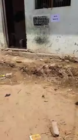dabango ki bajay se Sarkari makan bechane ko majhbur ham log