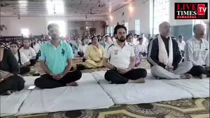 विश्व योग दिवस पर पूर्व केंद्रीय मंत्री व सांसद अनुराग ठाकुर ने भोरंज विधानसभा क्षेत्र में किया योग