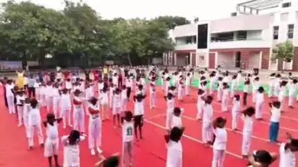 கடலூர்: கம்மியம்பேட்டையில் சர்வதேச யோகா தினத்தை முன்னிட்டு, யோகா பயிற்சி ஏராளமான பங்கேற்பு