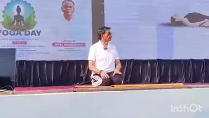 மதுரை தெற்கு: "மாணவர்களின் வாழ்க்கை மேம்பாடு அடையவும் சிறப்படையவும் யோகா வழிவகுக்கும்"-பிரம்மாண்ட யோகா நிகழ்ச்சியில் பங்கேற்றார் ஆளுநர் ஆர் என் ரவி பேச்சு