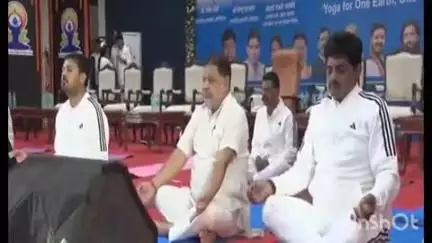 रायपुर: रायपुर में अंतरराष्ट्रीय योग दिवस पर आयोजन, राज्यपाल, विधायक सहित सैकड़ों लोगों ने लिया भाग
