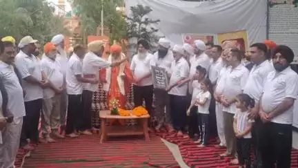 ਸੁਲਤਾਨਪੁਰ ਲੋਧੀ: ਨਿਰਮਲ ਕੁਟੀਆ ਪਵਿੱਤਰ ਵੇਈ ਕਿਨਾਰੇ ਤੇ ਤਲਵੰਡੀ ਚੌਧਰੀਆਂ ਚ ਮਨਾਇਆ ਗਿਆ ਯੋਗ ਦਿਵਸ, ਰਾਜਸਭਾ ਮੈਂਬਰ ਸੰਤ ਬਲਬੀਰ ਸਿੰਘ ਸੀਚੇਵਾਲ ਨੇ ਕੀਤੀ ਸ਼ਿਰਕਤ