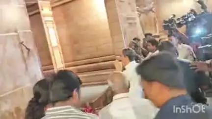 மேலூர்: "மதுரையில் நடைபெறும் முருக பக்தர்கள் மாநாடு அரசியலுக்கு அப்பாற்பட்டது"-தமிழக ஆளுநர் ஆர்என் ரவி பேட்டி