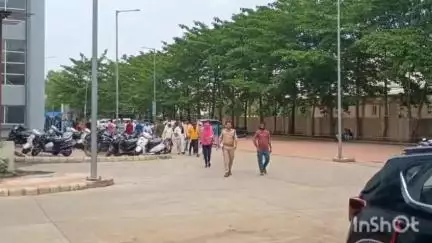 विदिशा नगर: रायपुरा बस्ती की 18 वर्षीय युवती ने जहर खाया, इलाज के दौरान मौत, मेडिकल कॉलेज में हुआ पोस्टमार्टम
