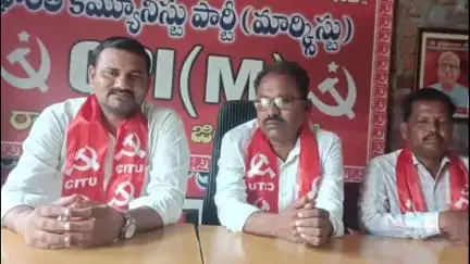 సిరిసిల్ల: పాలిస్టర్ వస్త్రానికి పవర్లూమ్ కార్మికులు , ఆసాములకు తగ్గించి ఇస్తున్న కూలీని పెంచి ఇవ్వాలని డిమాండ్ చేసిన మూషం రమేష్