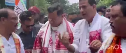 হাজো: হাজোত অসম প্ৰদেশ কংগ্ৰেছৰ সভাপতি গৌৰৱ গগৈ,আজ্ঞাঠুৰিৰ গণেশ মন্দিৰত সেৱা লয় সাংসদ গৌৰৱ গগৈয়ে