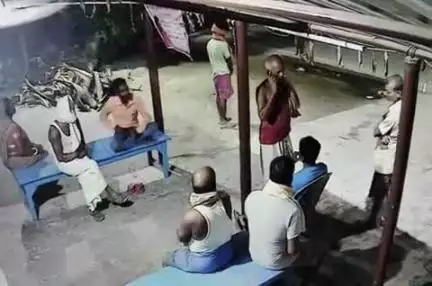 वारिसनगर: एंबुलेंस ड्राइवर ने मानवता को किया शर्मसार, सड़क दुर्घटना में घायल विक्षिप्त 24 घंटे तड़पता रहा