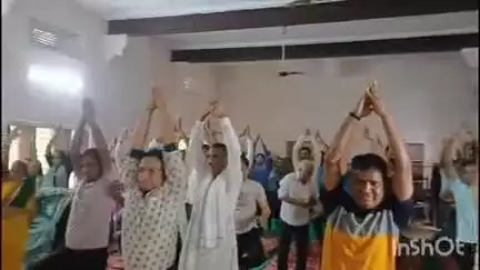 उनियारा: विश्व योग दिवस के मौके पर अलीगढ़ में कार्यक्रम का हुआ आयोजन, लोगों ने किया योग