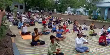 केवलारी: केवलारी के सांदीपनी विद्यालय में विकास खंड स्तरीय सामूहिक योग कार्यक्रम का हुआ आयोजन