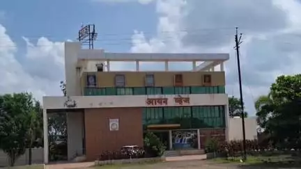 मोहोळ: अर्जुनसोंड पाटीजवळील आर्यन लॉज येथील वेश्याव्यवसायावर पोलिसांनी टाकला छापा, दोघांविरुद्ध गुन्हा दाखल