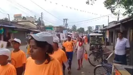 কুলপি: কুলপিতে বিশ্ব যোগ দিবস উপলক্ষে কয়েকশো ছোট বড় সদস্যরা এই যোগ দিবস পালন করে