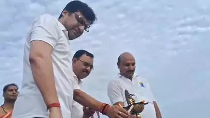 हरदोई: विश्व योग दिवस पर कई जगह हुए आयोजन, मंत्री और जिला पंचायत अध्यक्ष ने स्पोर्ट्स स्टेडियम में किया योग