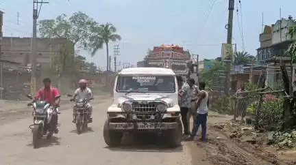 হরিহরপাড়া: আবারো হরিহরপাড়ায় মর্মান্তিক পথদুর্ঘটনা, কলেজের সামনে গুরুতর জখম টোটো চালক, রেফার মুর্শিদাবাদ মেডিক্যাল কলেজ হাসপাতাল