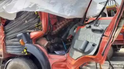 जांजगीर: ग्राम उदयबंद NH 49 में खड़े ट्रेलर वाहन के पीछे माजदा वाहन टकराया, चालक की हुई मौत