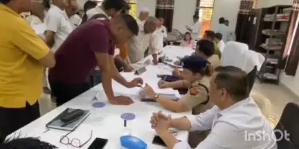 बागपत: बागपत तहसील में आयोजित तहसील संपूर्ण समाधान दिवस में SDM व ASP ने फरियादियों की समस्याएं सुनीं