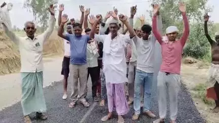 सहसवान: जरीफनगर सें रसूलपुर कला रोड पर डाली जा रही सड़क को लोगों नें उखेड कर दिखाया किया विरोध प्रदर्शन #jansamasya