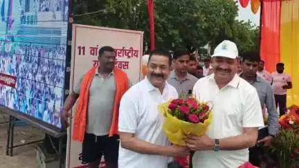 मंझनपुर: योग दिवस पर कौशाम्बी पुलिस लाइन में पुलिस ने किया सामूहिक योग प्रदर्शन, 307 रिक्रूट आरक्षियों ने लिया हिस्सा
