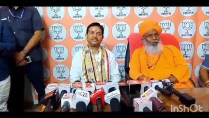 उन्नाव: उन्नाव पहुंचे केंद्रीय मंत्री ने योग दिवस पर बांद्रे आलम के बयान पर किया पलटवार