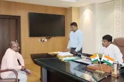 जिलाधिकारी, पटना द्वारा बिहार लोक शिकायत निवारण अधिकार अधिनियम के तहत द्वितीय अपील के 14 मामलों की सुनवाई की गई तथा परिवादों का निवारण किया गया। पदाधिकारियों को पारदर्शिता, उत्तरदायित्व एवं संवेदनशीलता के साथ कार्य करने का निदेश दिया गया।