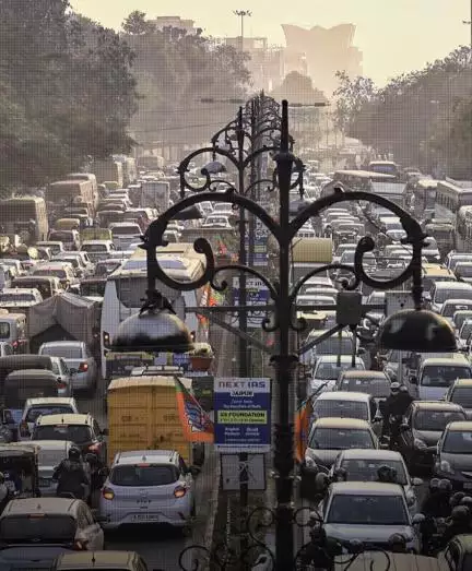 दिल्ली में 1 जुलाई से 62 लाख गाड़ियों को नहीं मिलेगा डीज़ल व पेट्रोल