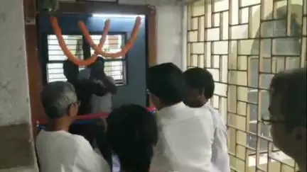আউশগ্রাম ১: গুসকরা মহাবিদ্যালয়ে যোগার নতুন ইউনিটের আনুষ্ঠানিক উদ্বোধন করলেন পুরপ্রধান, যোগ অভ্যাসের কেন প্রয়োজন জানুন
