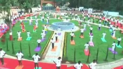 குன்னூர்: உலக யோகா தினம்- வெலிங்டன் கண்டோன்மென்ட் பகுதியில் யோகா பயிற்சியில் 500க்கும் மேற்பட்டோர் ஈடுபட்டனர்