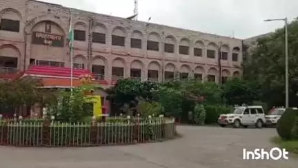 भभुआ: समाहरणालय के मुख्य गेट पर खड़ी बाइक हुई चोरी, पीड़ित ने भभुआ थाने में दिया आवेदन