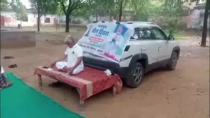 चकरनगर: तहसील परिसर सहित विभिन्न संस्थानों में मनाया गया योग दिवस, एसडीएम ने कहा- योग को जीवन शैली में शामिल करें