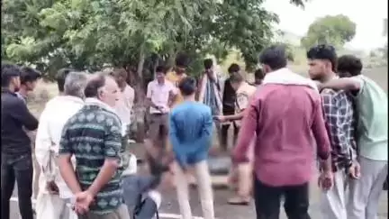 सागर: ग्राम किशनपुरा में पेड़ से लटका मिला युवक का शव, पुलिस जांच में जुटी
