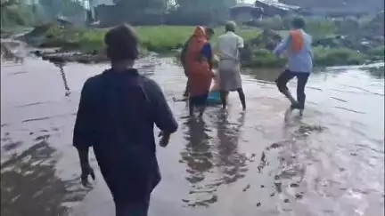 महावन: गांव लतीफपुर गढ़ाया में जल भराव एवं अन्य समस्याओं से ग्रामीण हुए परेशान, प्रशासन सहित प्रधान हैं बेखबर #jansamasya