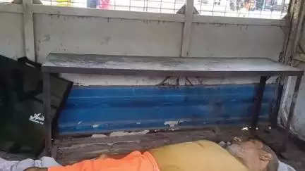 শান্তিপুর: শান্তিপুরের বাইগাছী পাড়ায় রাজমিস্ত্রির কাজ করতে গিয়ে হৃদরোগে আক্রান্ত হয়ে মৃত্যু হলো শ্রমিকের