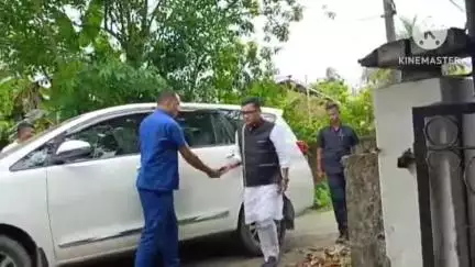 নাজিৰা: আহমেদাবাদত ৰহস্যজনক অৱস্থাত মৃত্যু হোৱা নাজিৰাৰ  শিৱালী কাশ্যপৰ গৃহত  মন্ত্ৰী পৱিত্ৰ  মাৰ্ঘেৰিটা