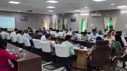 डूंगरपुर: जिला प्रभारी सचिव डा आरूषी ए मलिक ने ली बैठक, वंदे गंगा जल संरक्षण जन अभियान एवं बजट घोषणा की क्रियान्विति की समीक्षा