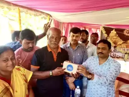 পটাশপুর ২: মঙরাজ গ্রামে প্রধানের সহযোগিতায় দীঘা জগন্নাথ মন্দিরের প্রাসাদ বিতরণ হয়
