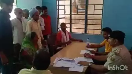 बांका: भूमि संबंधित मामलों के निष्पादन के लिए सदर थाना में लगा जनता दरबार, 4 मामलों का हुआ निष्पादन
