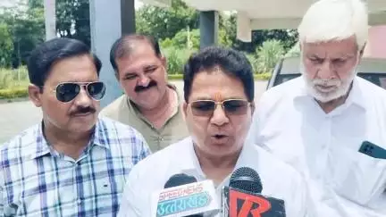 किच्छा: किच्छा चीनी मिल के अधिशासी निदेशक त्रिलोक सिंह मर्तोलिया के स्थानान्तरण पर किसान नेता मिले